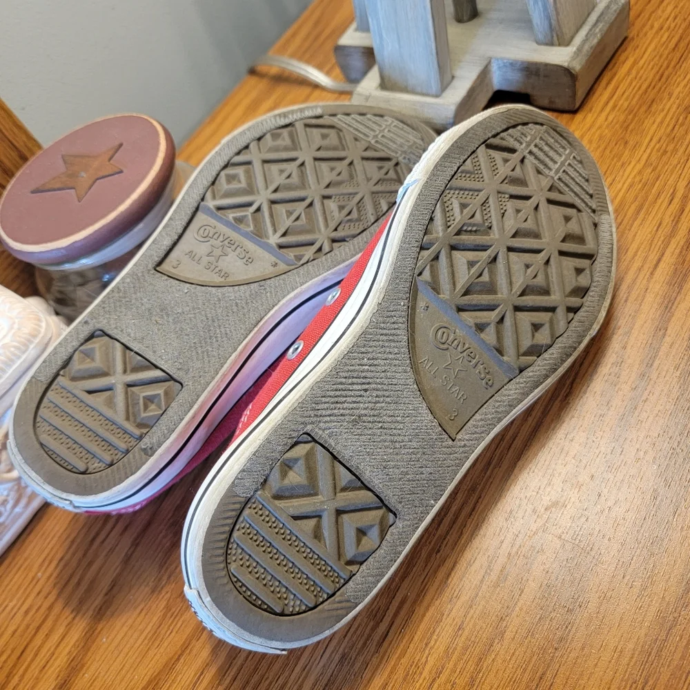 Red Converse All Stars - Picture 4 of 5